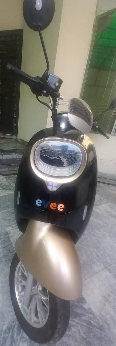Evee Nisa 3 Wheeler