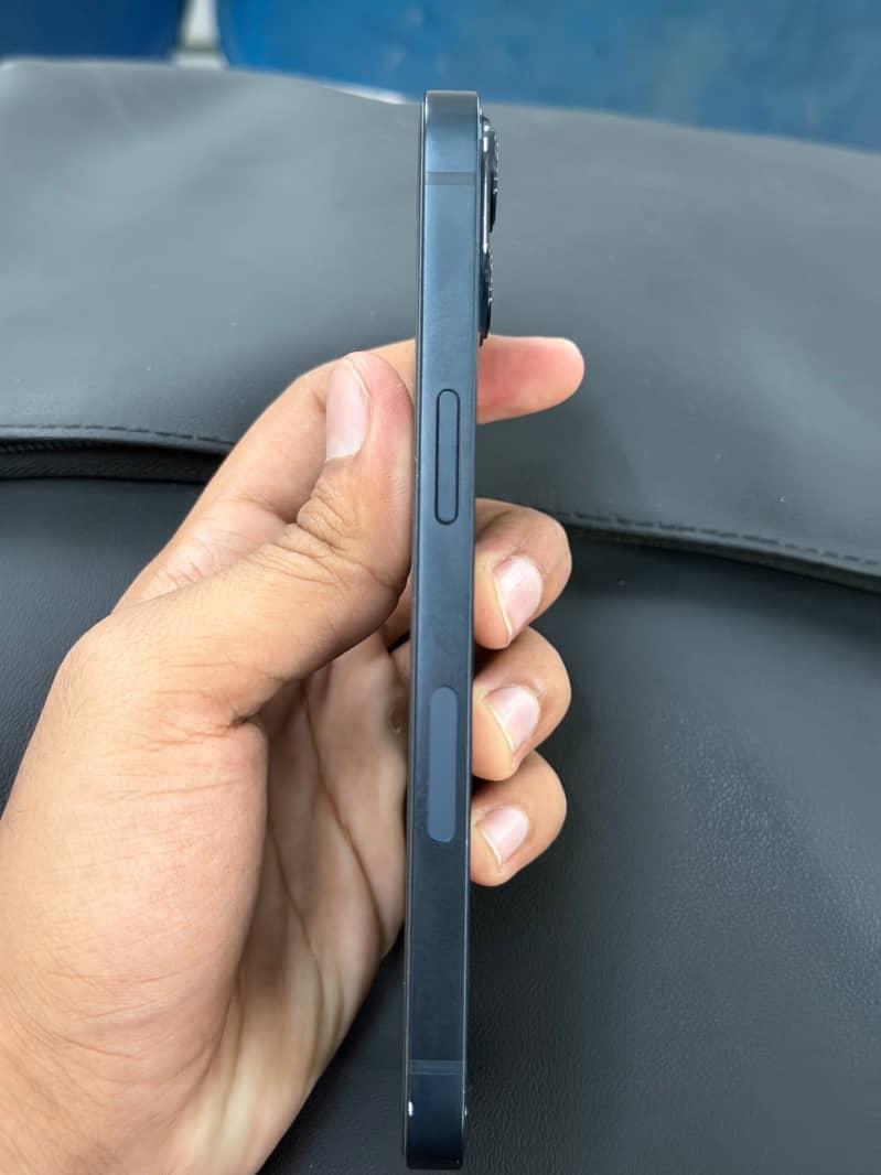 Apple iPhone 13 2