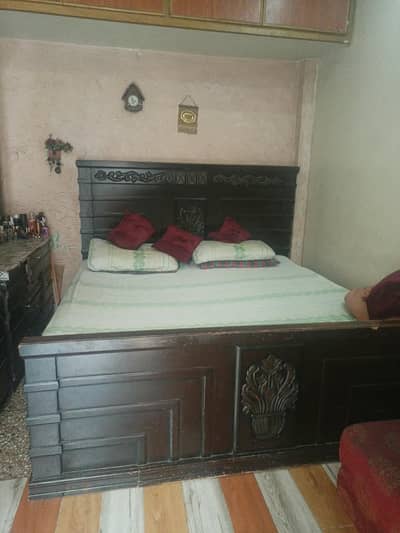 Full Size Bed Dressing Table And 1 side Table