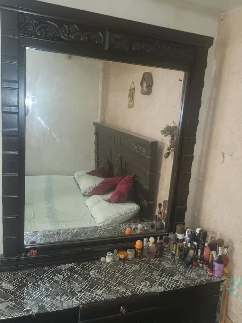 Full Size Bed Dressing Table And 1 side Table 1