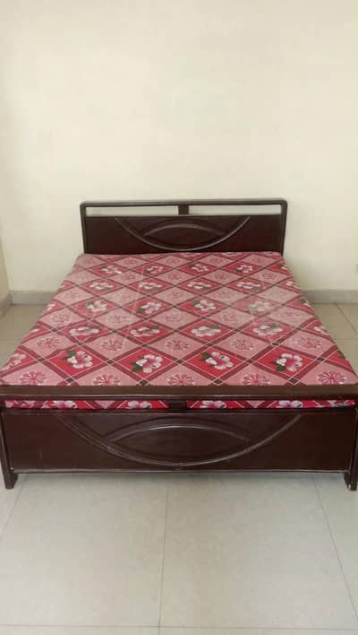 Queen siza wooden bed with mattress Good condition  North nazimabad