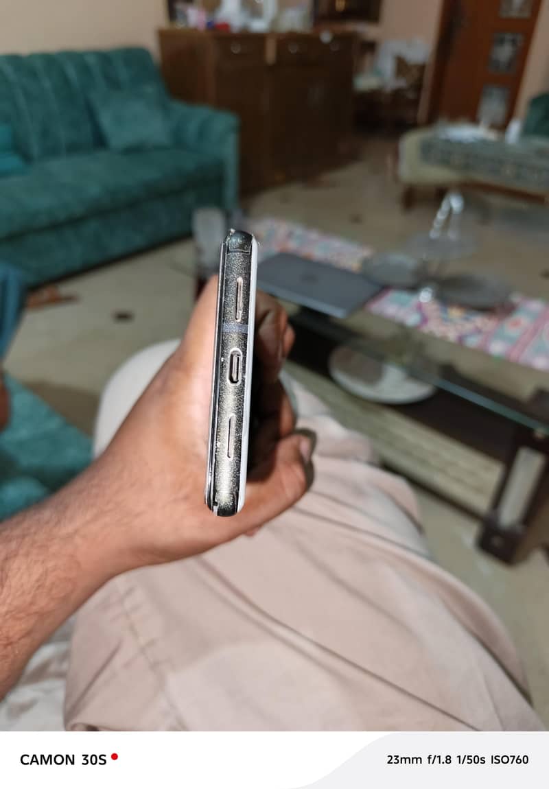 Google Pixel 6 4