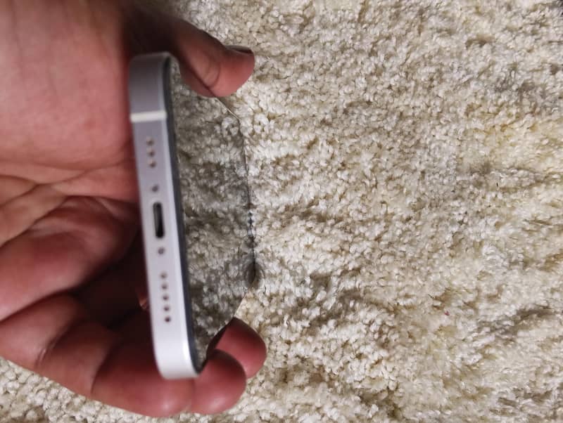 Apple iPhone 12 4