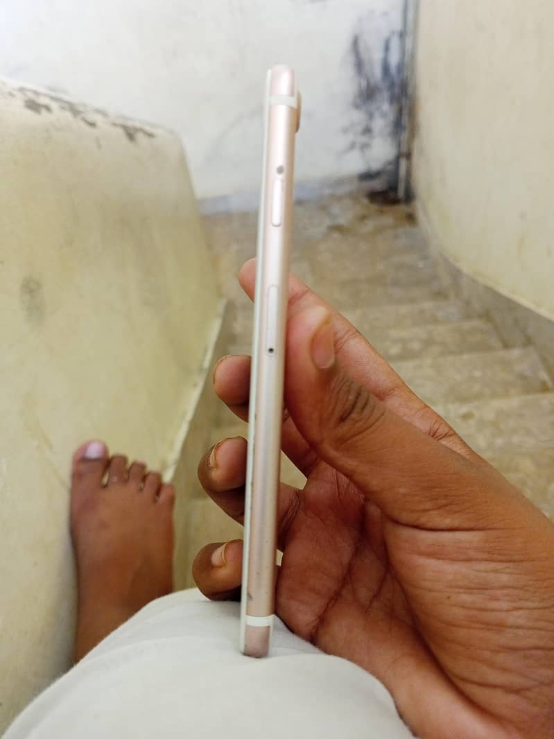 Apple iPhone 7 3