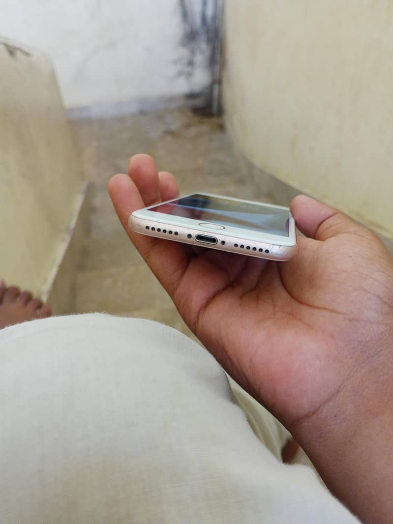 Apple iPhone 7 4