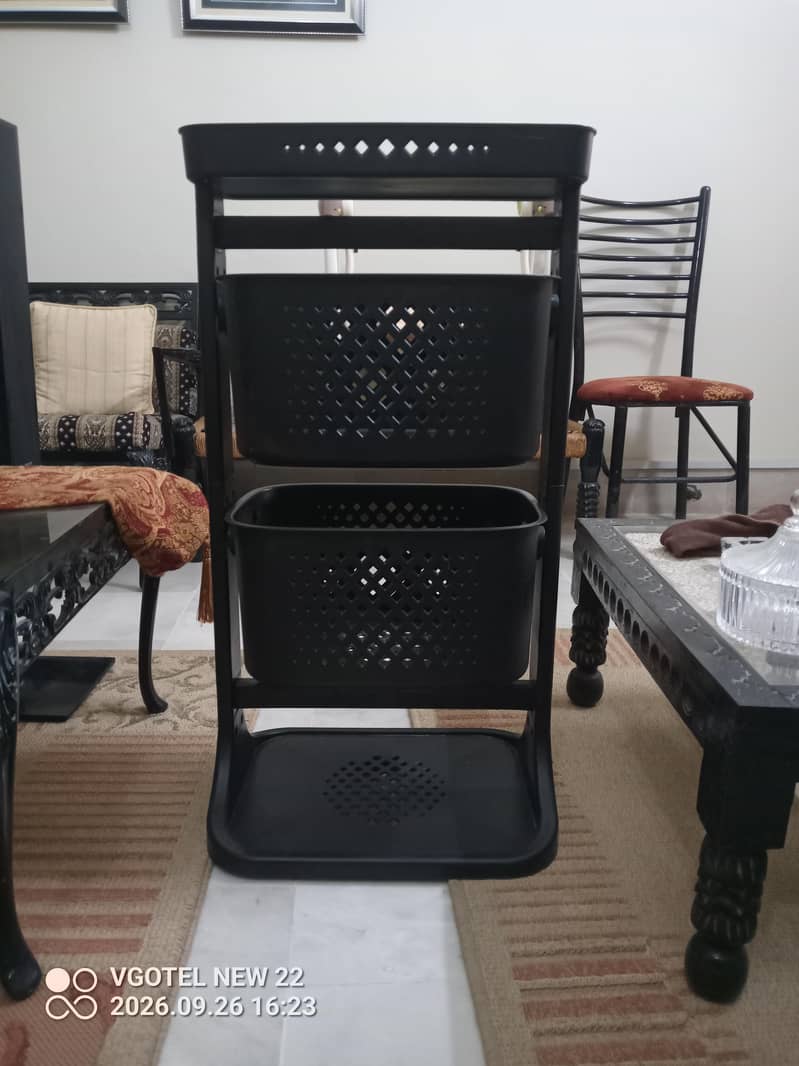 3 floor stand. 1
