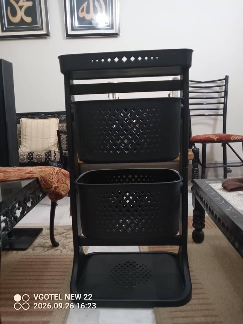 3 floor stand. 2