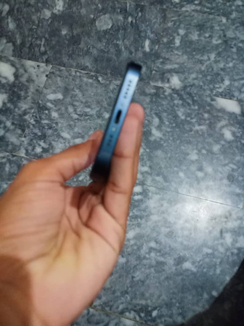 Apple iPhone 13 4