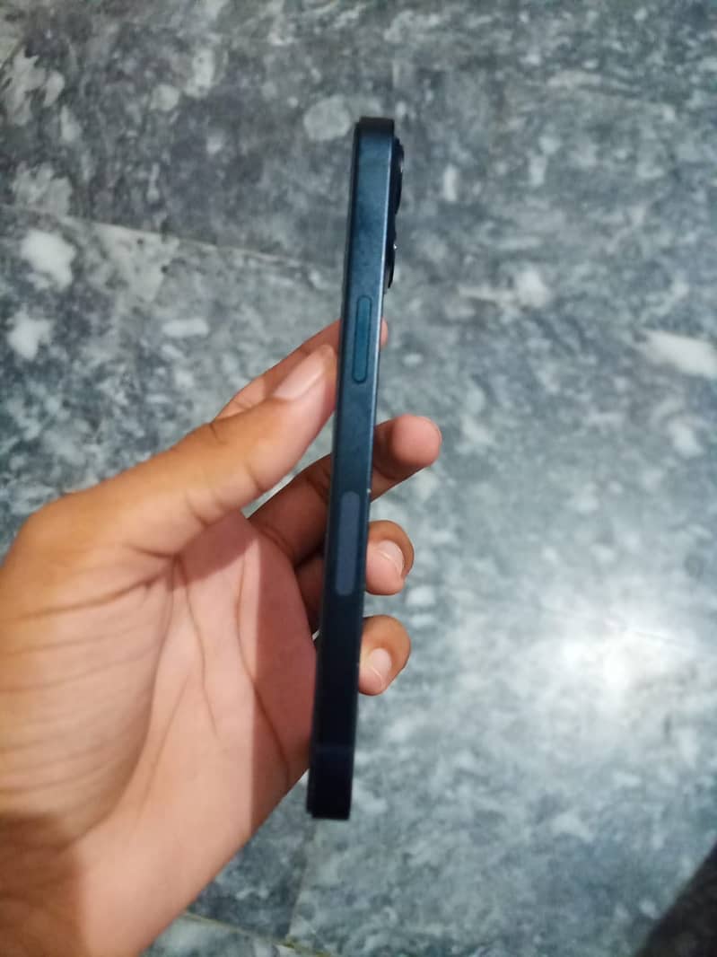Apple iPhone 13 7