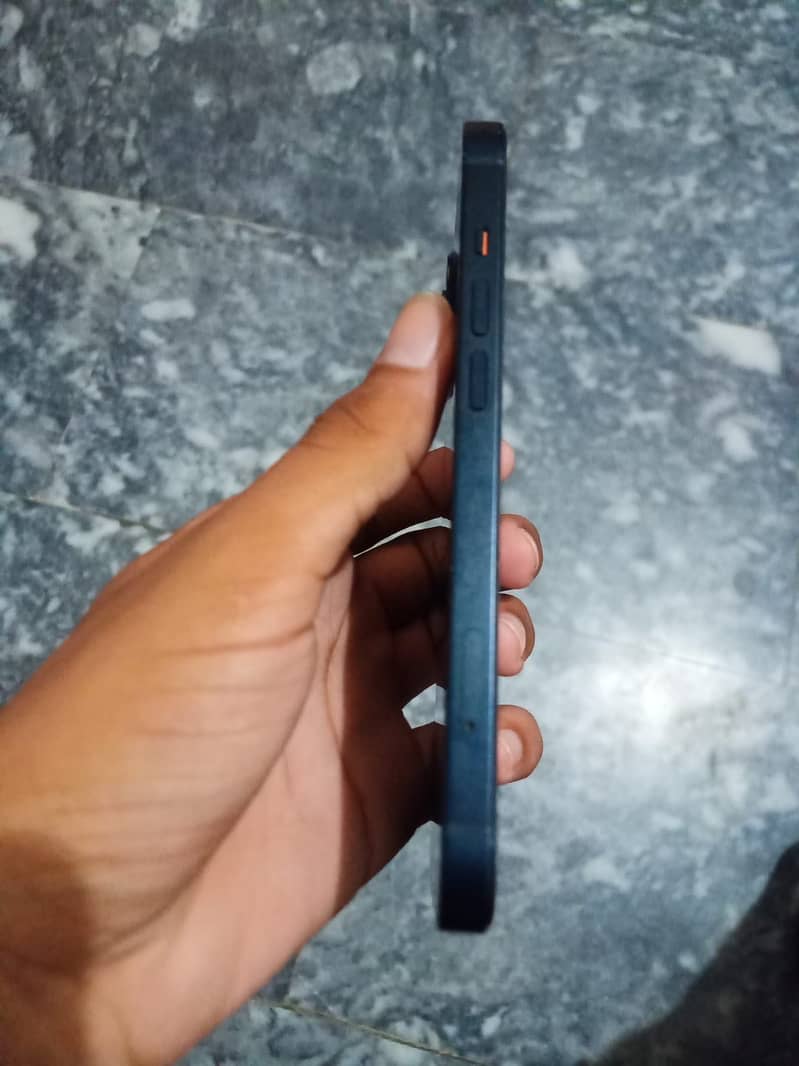 Apple iPhone 13 8
