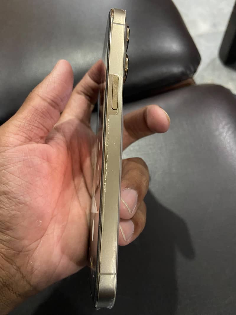 Apple iPhone 13 Pro 2
