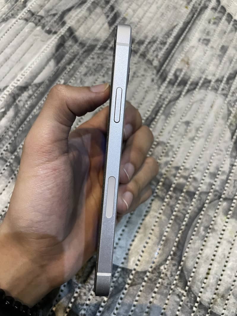 Apple iPhone 12 2