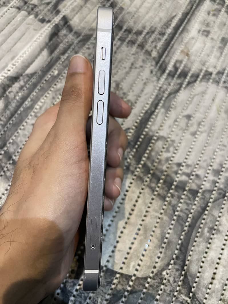 Apple iPhone 12 3
