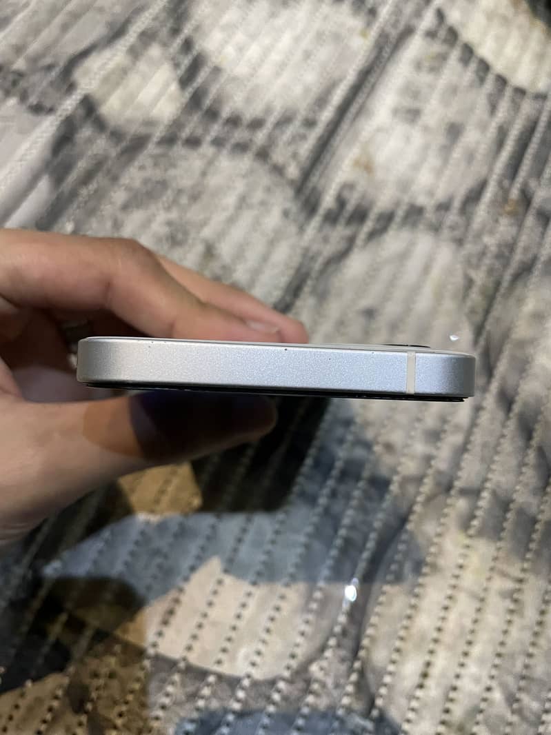 Apple iPhone 12 4