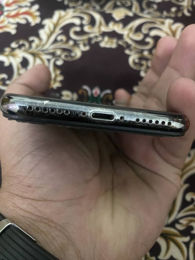 Apple iPhone X 4