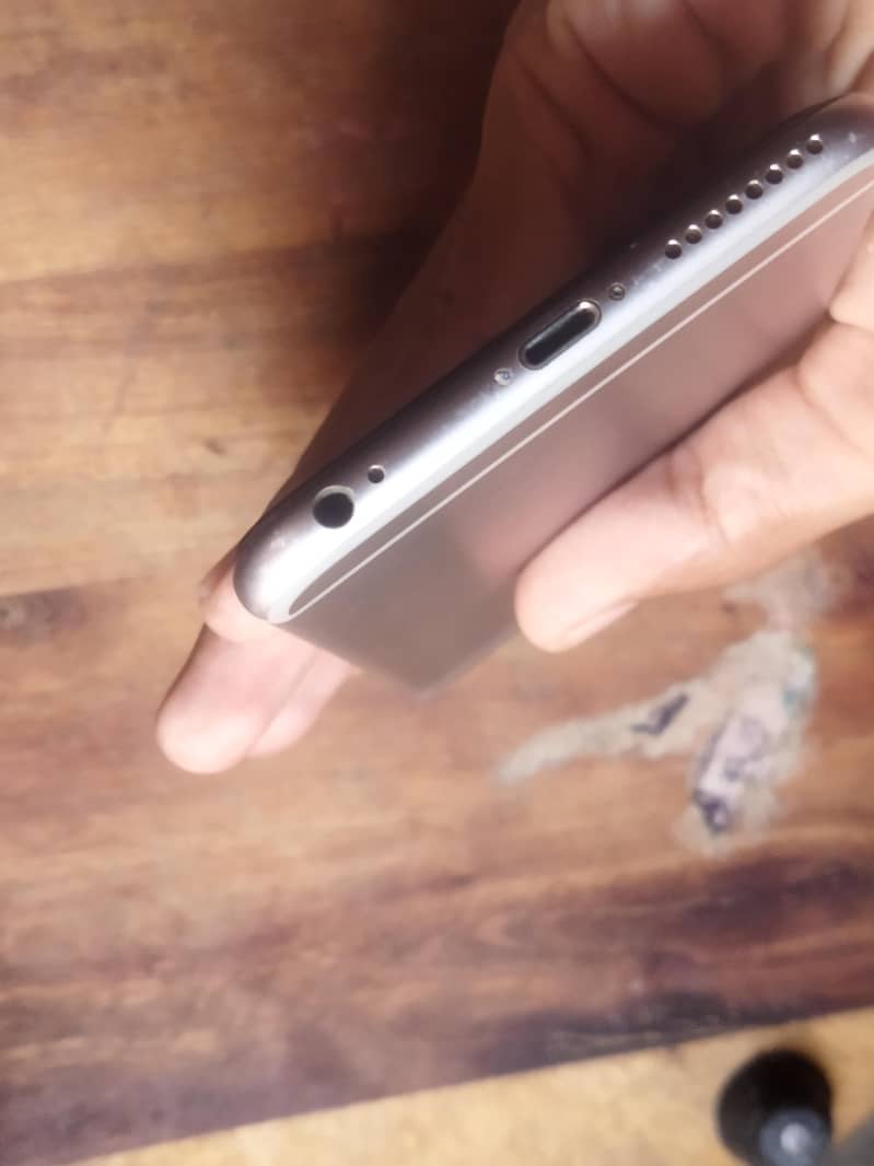 Apple iPhone 6S Plus 4