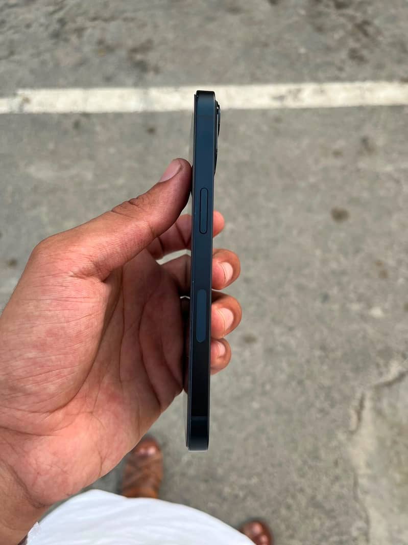 Apple iPhone 13 0