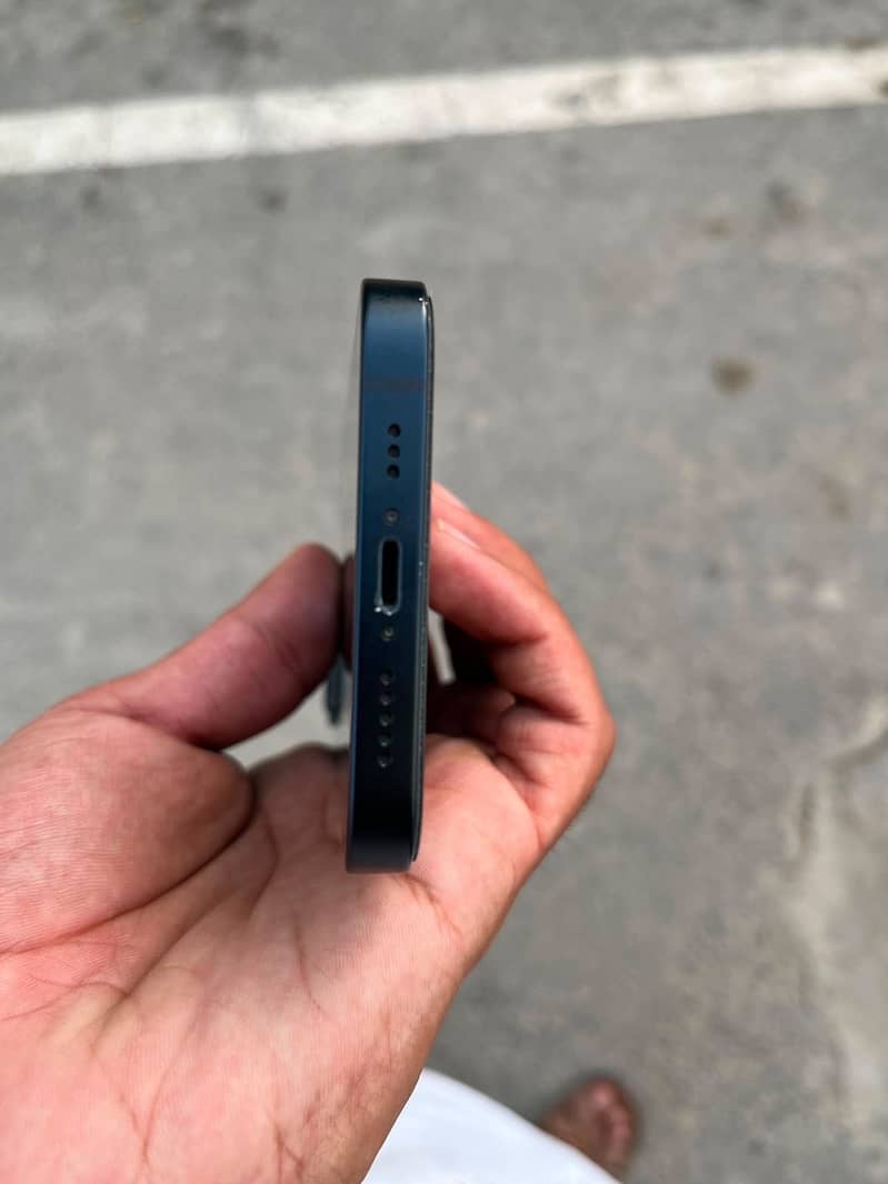 Apple iPhone 13 2