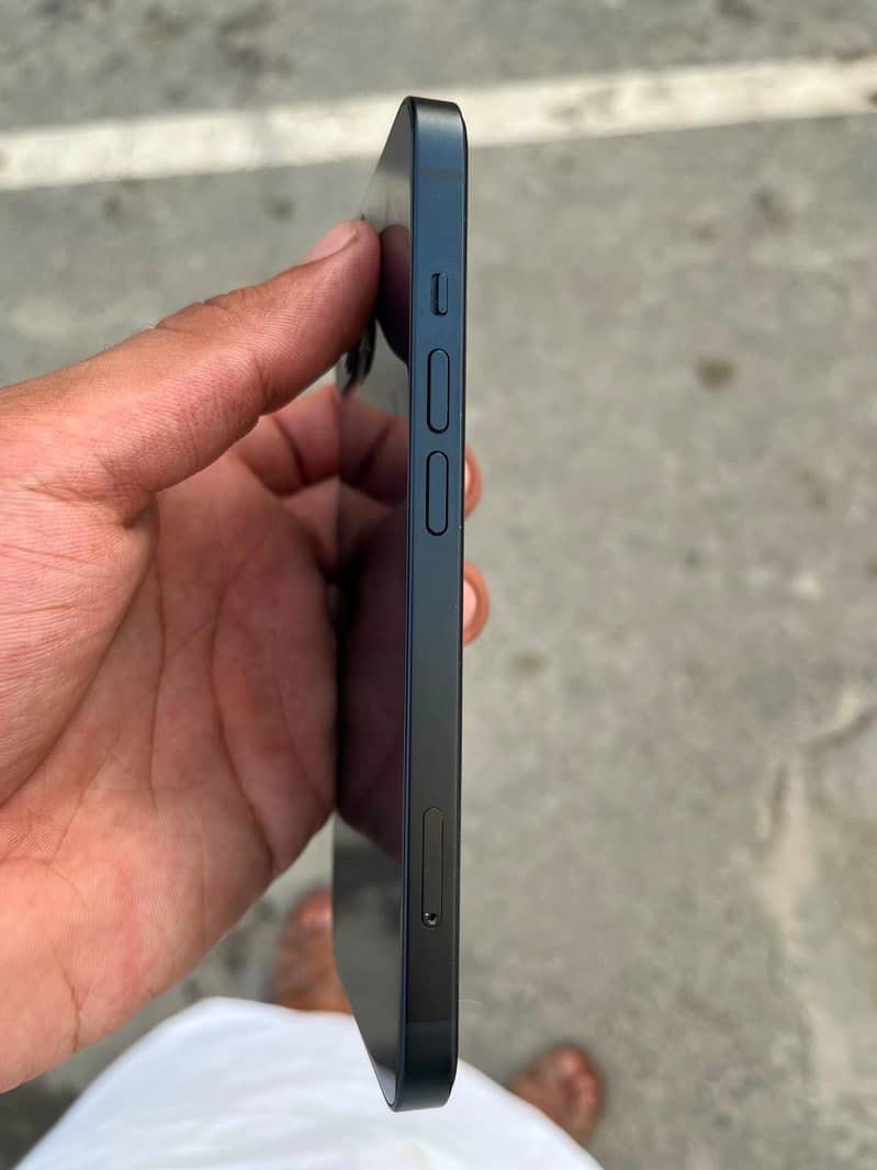 Apple iPhone 13 7