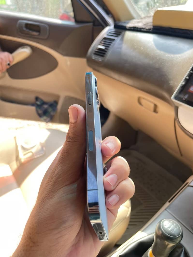 Apple iPhone 13 Pro Max 2