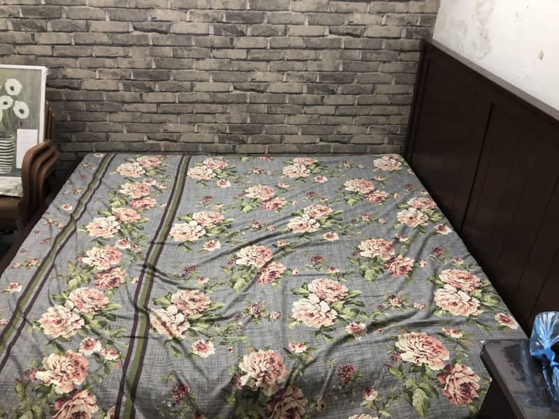Good size queen bed 2