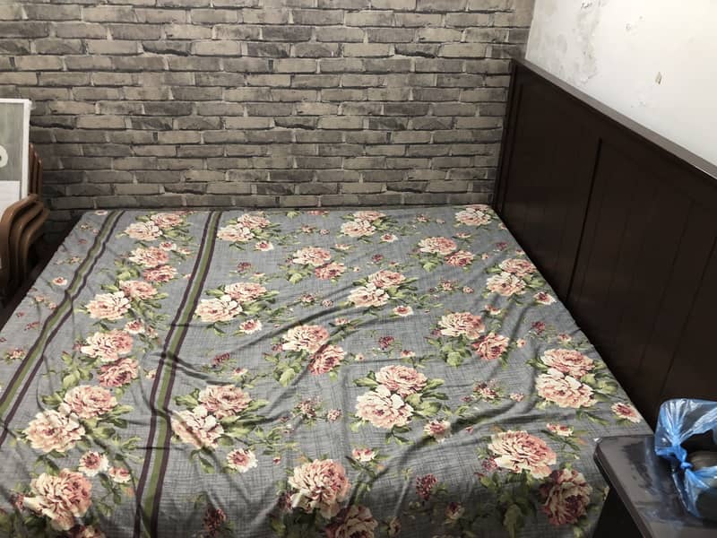 Good size queen bed 3