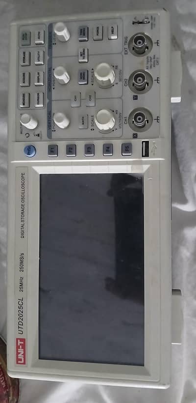 UNI-T UTD2025CL Oscilloscope 25MHz 250MS/s – Urgent Sale
