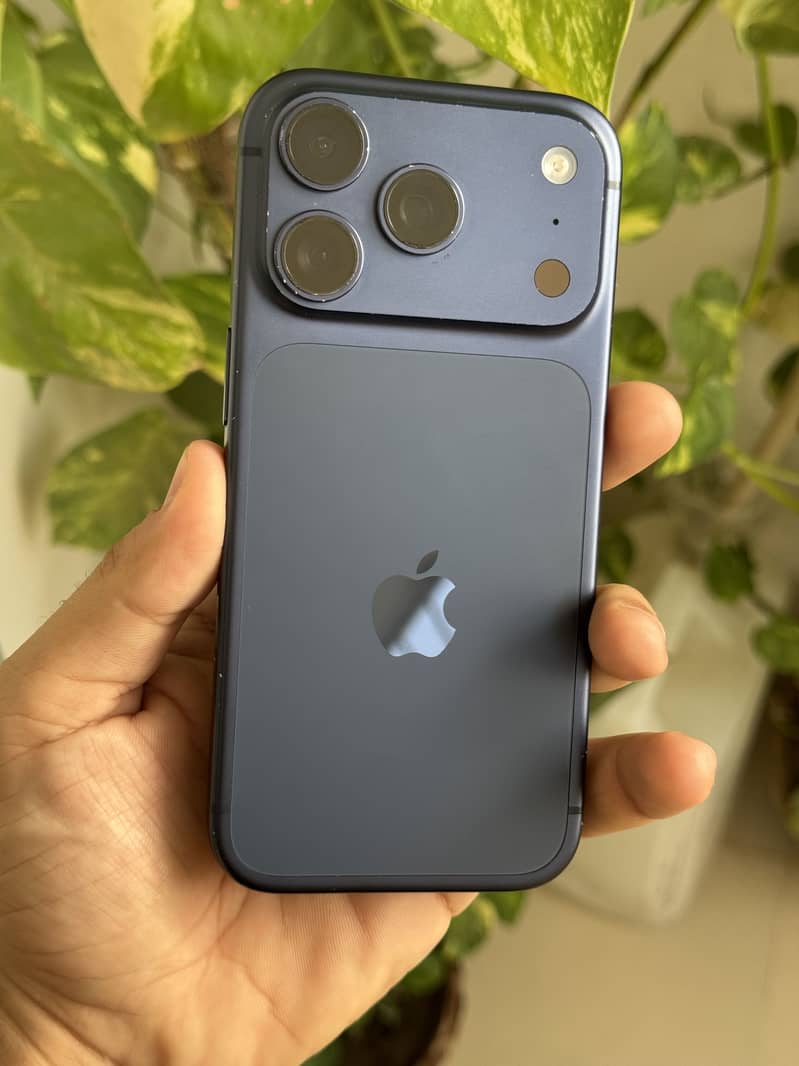 Apple iPhone 17 Pro 8
