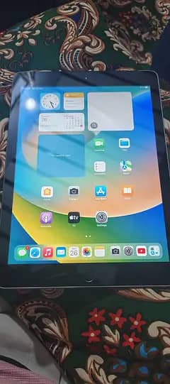 Apple iPad 5th Generation 128GB - Excellent Condition