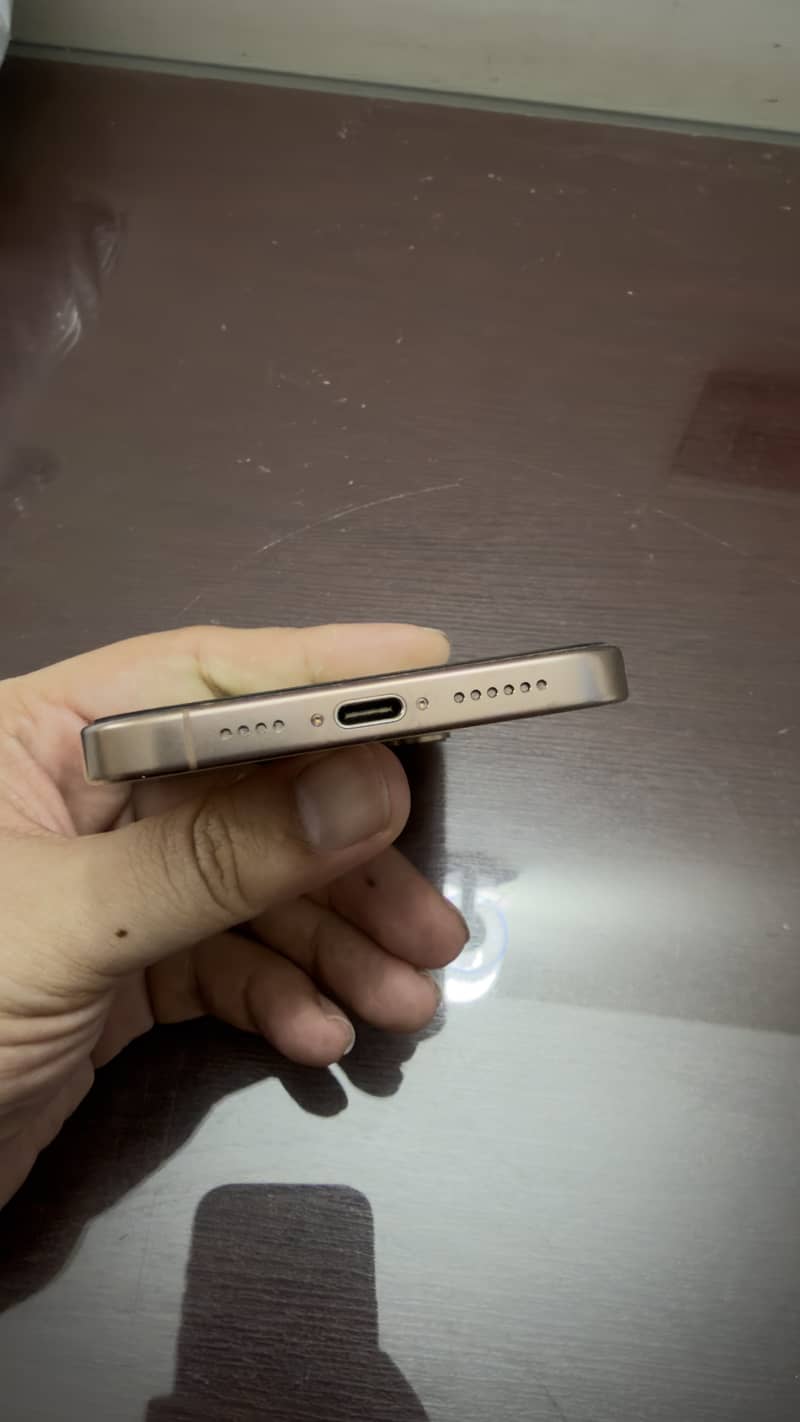 Apple iPhone 16 Pro Max 4