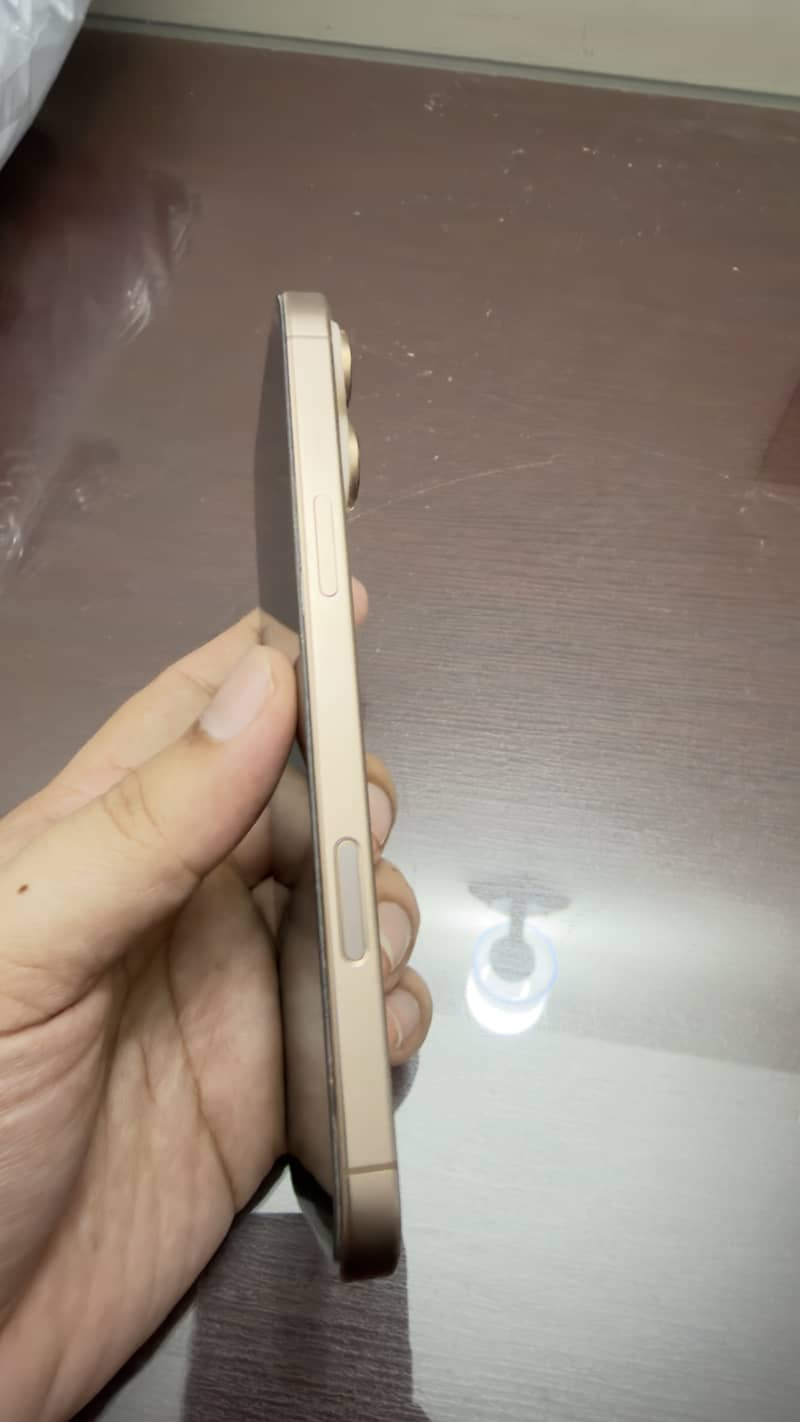 Apple iPhone 16 Pro Max 6