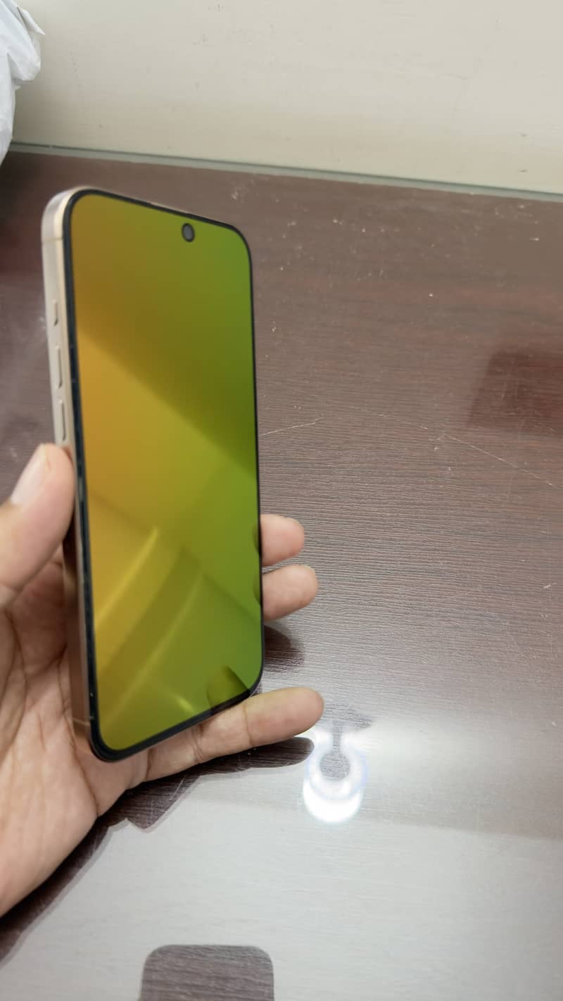 Apple iPhone 16 Pro Max 8