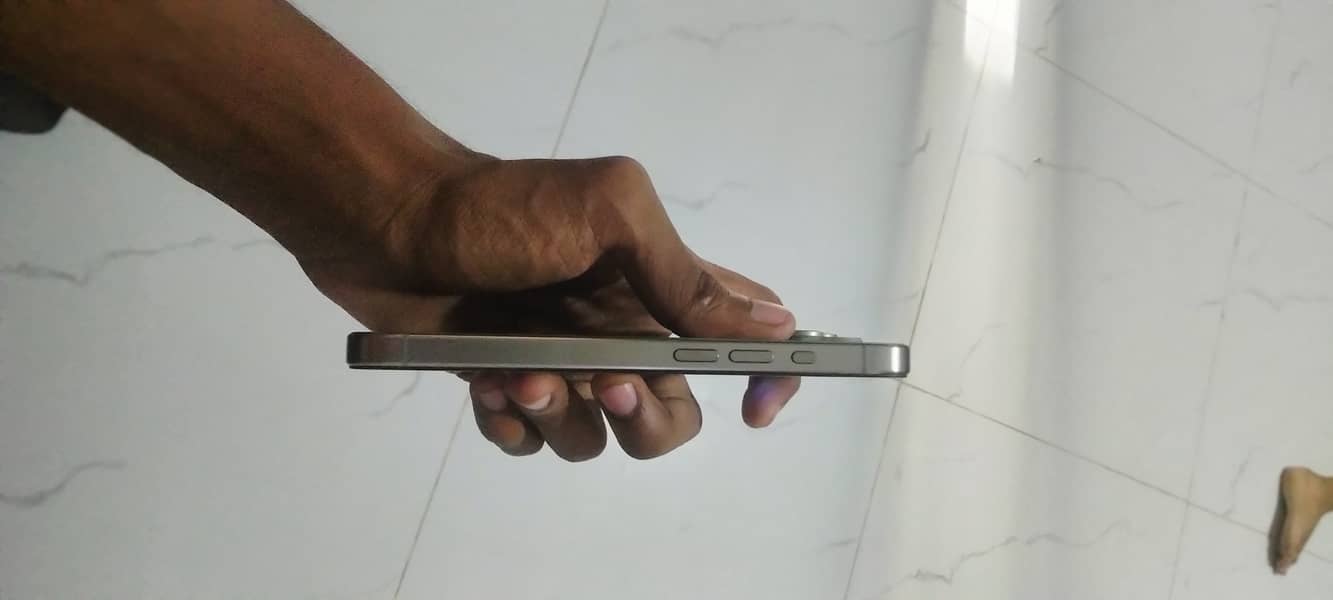 Apple iPhone 15 Pro 6