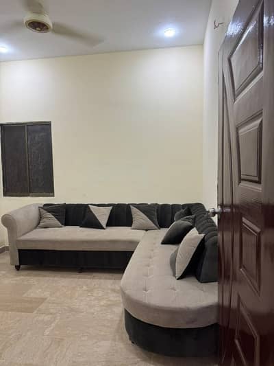 2 BED D/D FLAT AVAILABLE FOR SALE NEAR IQRA UNIVERSITY