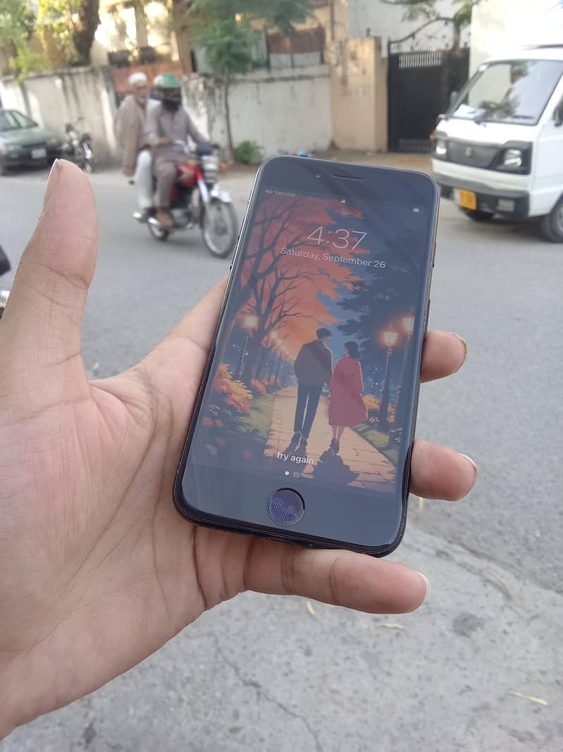 Apple iPhone 7 0