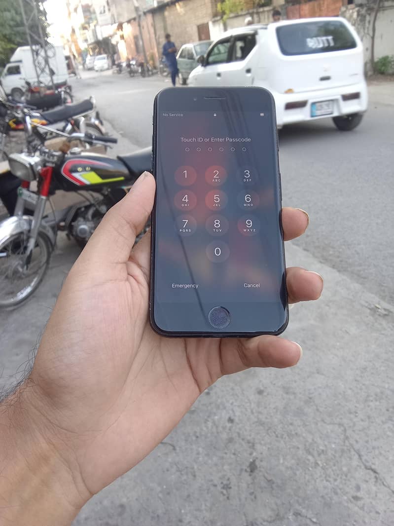 Apple iPhone 7 1