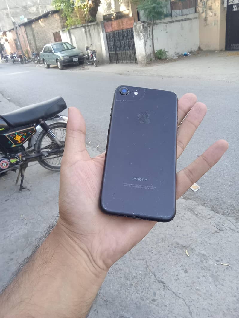 Apple iPhone 7 2