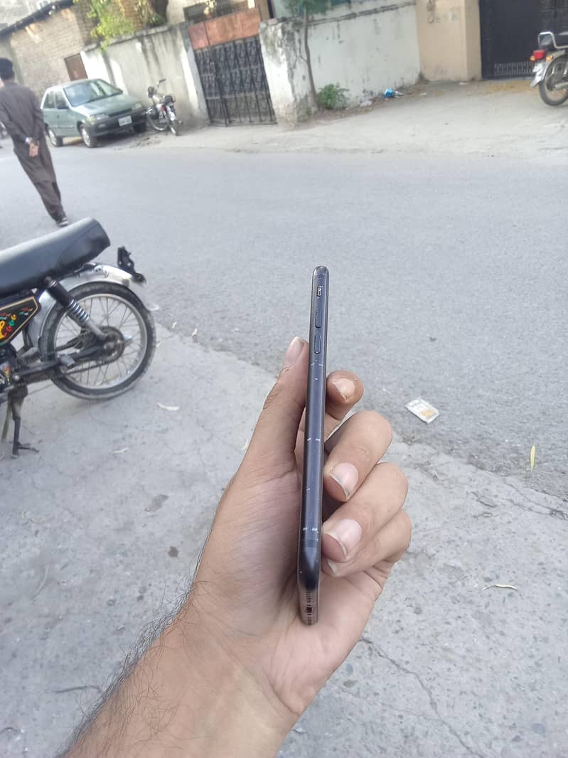 Apple iPhone 7 3