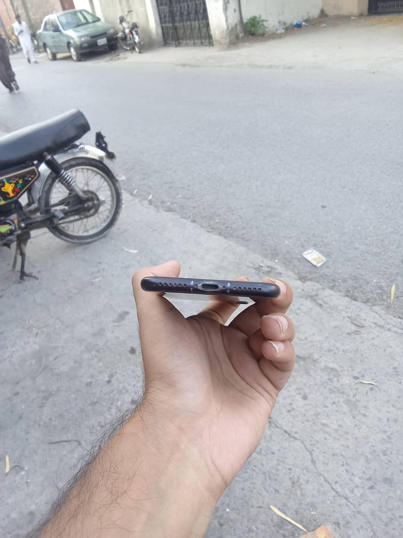 Apple iPhone 7 6