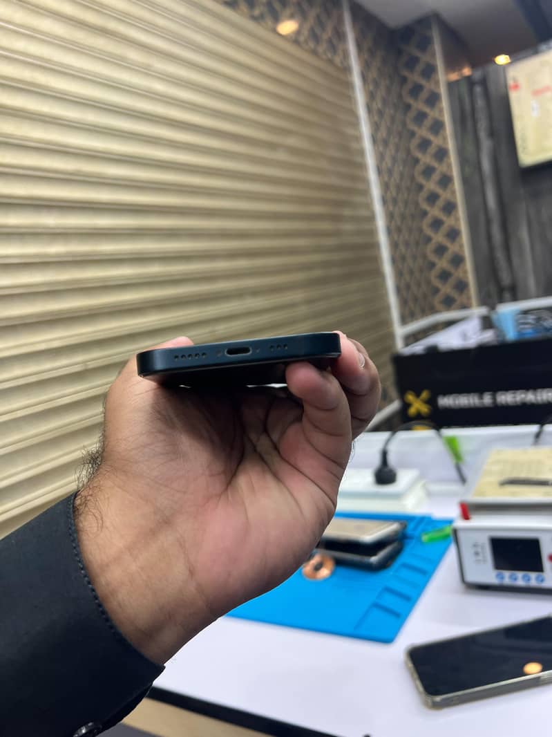 Apple iPhone 13 2
