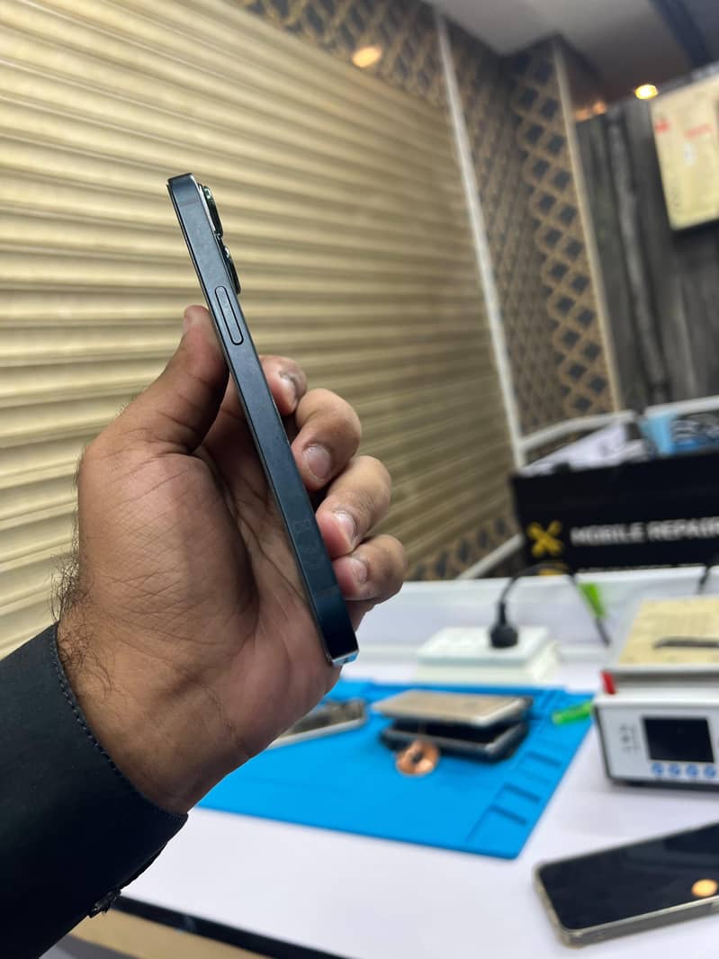 Apple iPhone 13 3