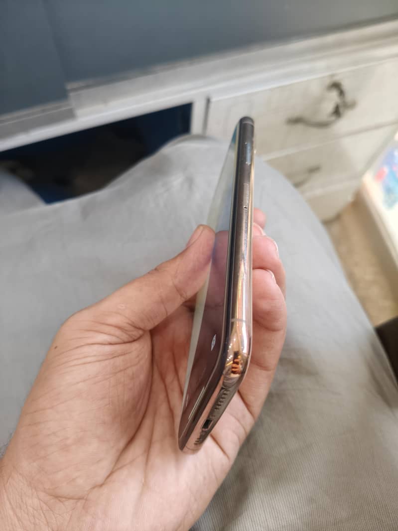 Apple iPhone XS 3