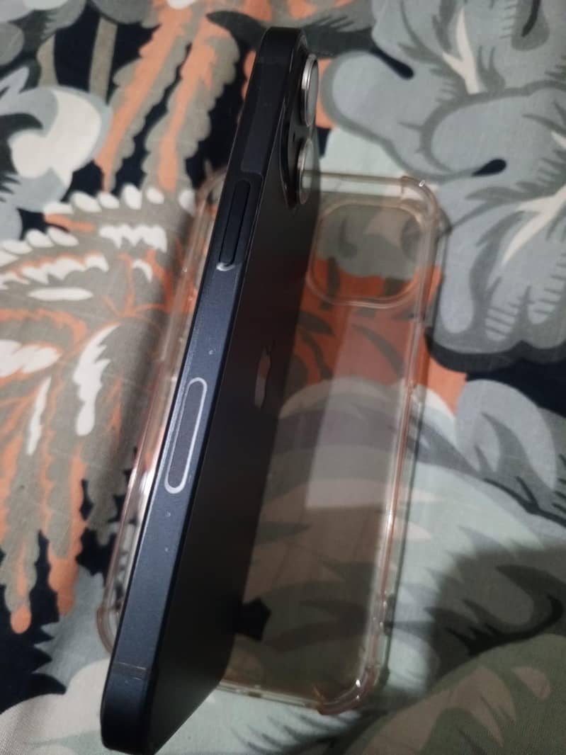 Apple iPhone 13 2