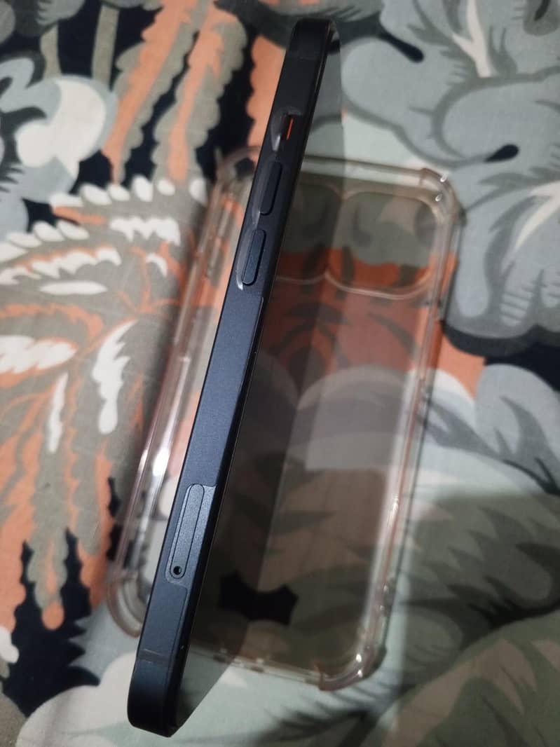 Apple iPhone 13 3