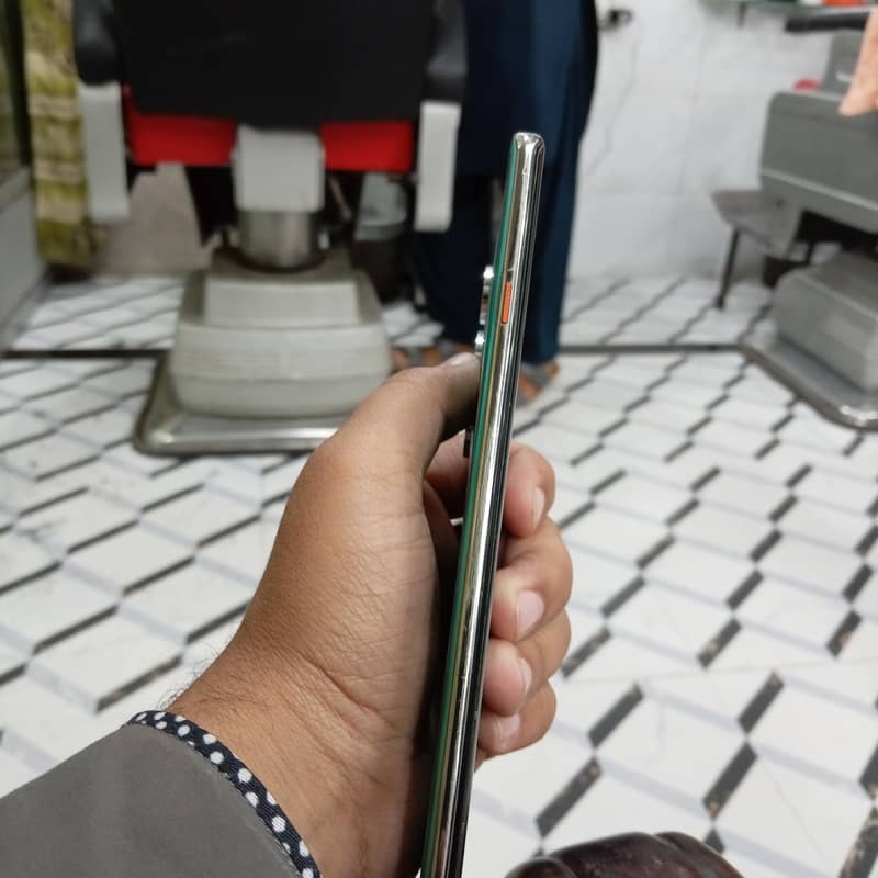 Tecno CAMON 40 Pro 4
