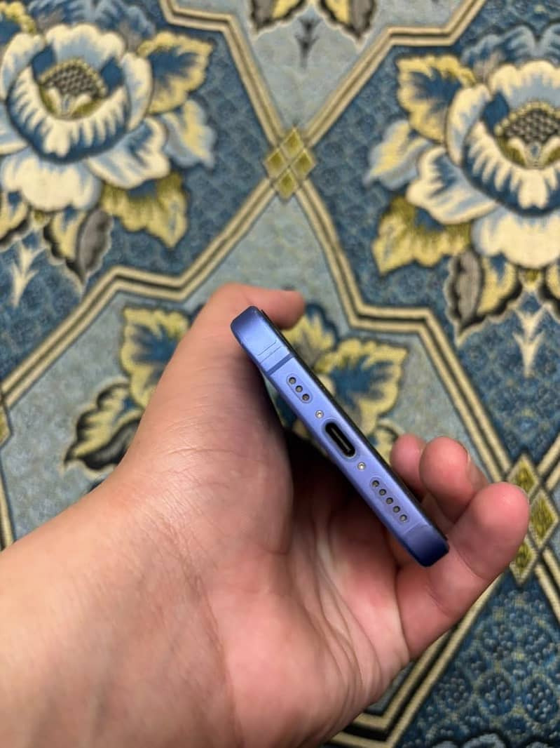 Apple iPhone 16 0