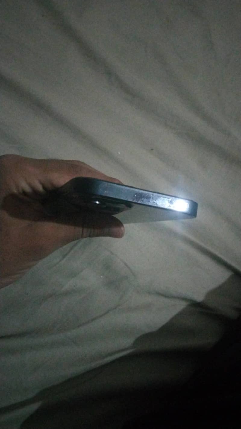 Apple iPhone 14 3