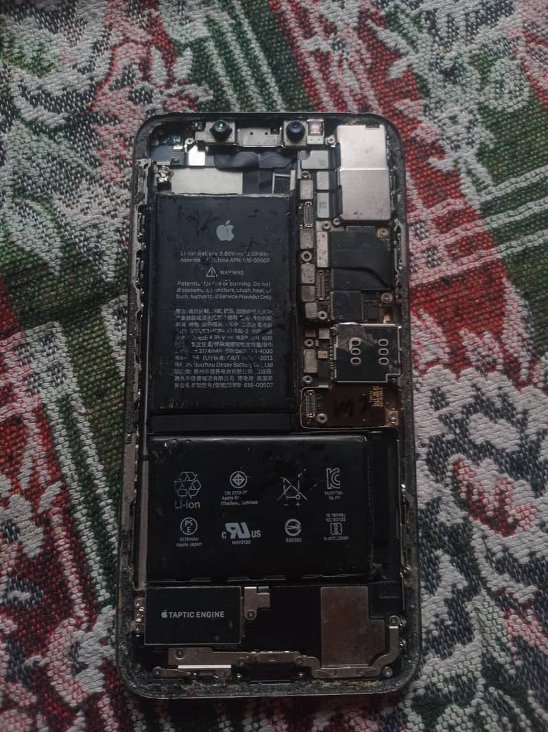 Apple iPhone XS Max 3