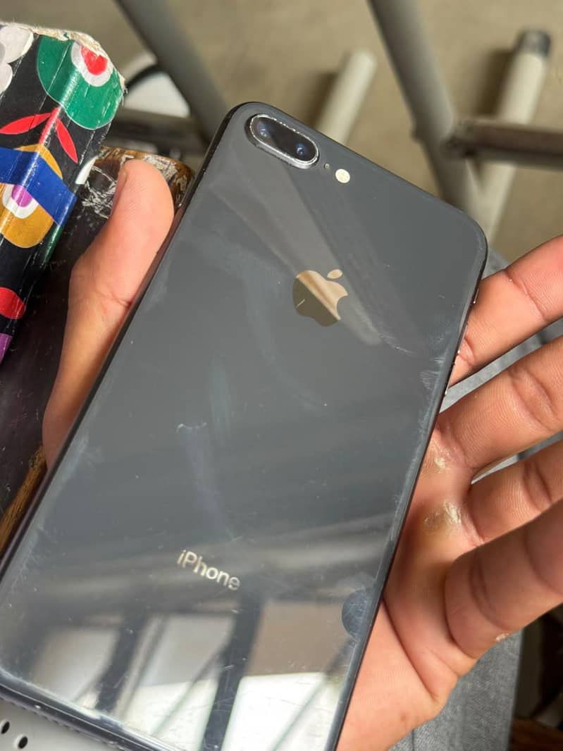 Apple iPhone 8 Plus 0