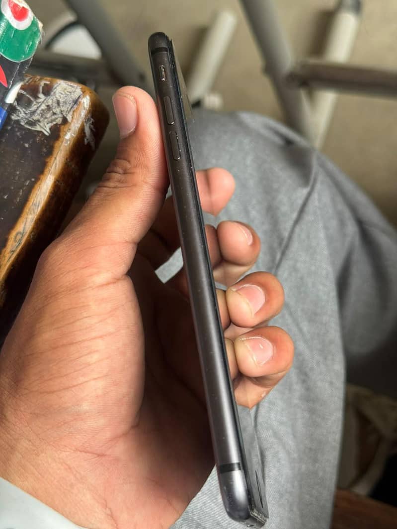 Apple iPhone 8 Plus 1
